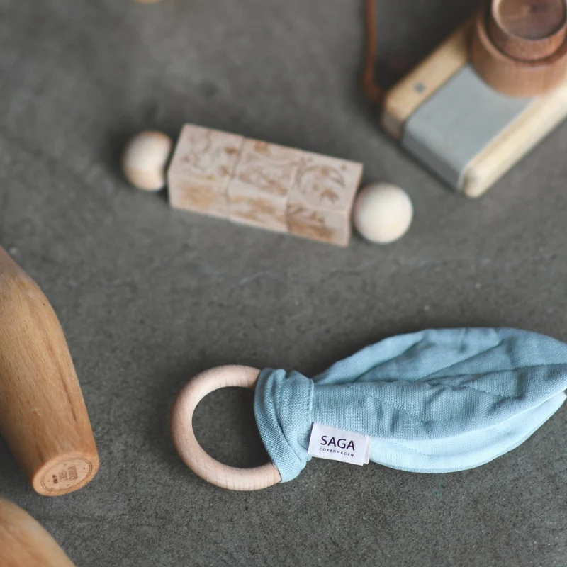 Baby-Sinnesspielzeug - Beißring aus Bio-Baumwolle in Mint