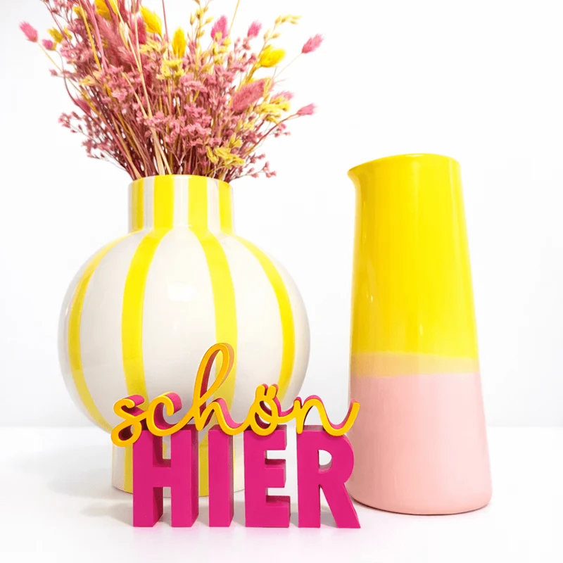 3D-Drucker Schriftzug „schön hier“ – Pink-Gelb