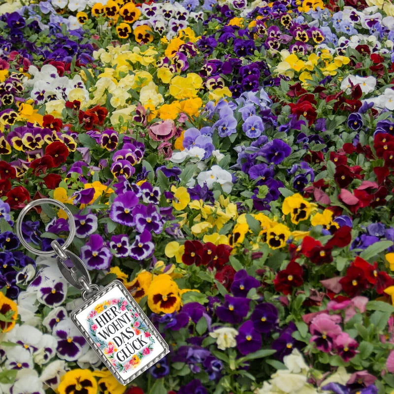 Hier wohnt Glück Schlüsselanhänger Blumenkranz