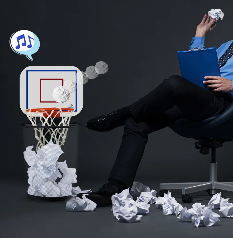 Basketball-Bürospiel für den Mülleimer