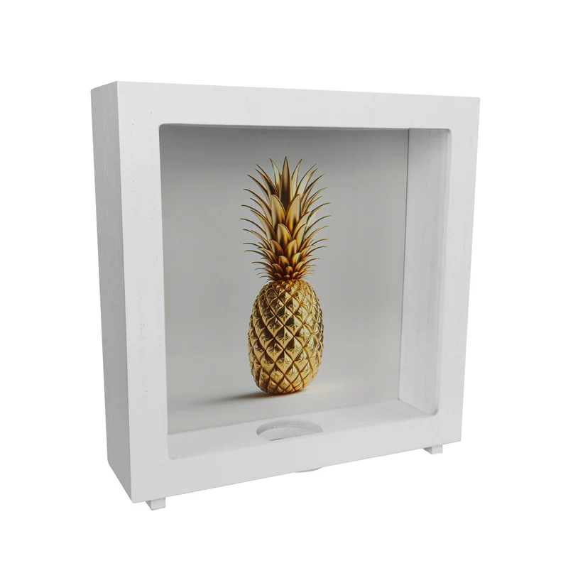 Goldene Ananas auf weißem Hintergrund Spardose