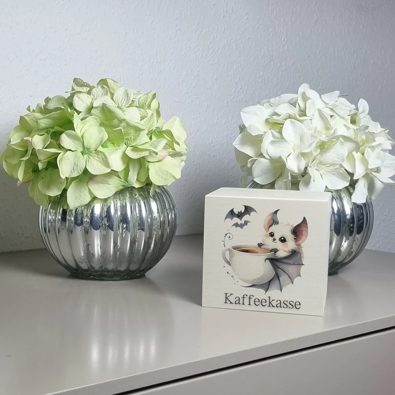 niedliche Fledermaus mit Kaffeetasse Spardose mit Spruch Kaffeekasse