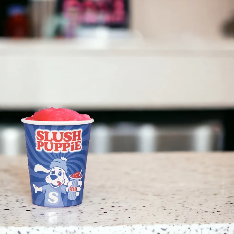 SLUSH PUPPiE Pappbecher Slush-Becher und Strohhalme im Set