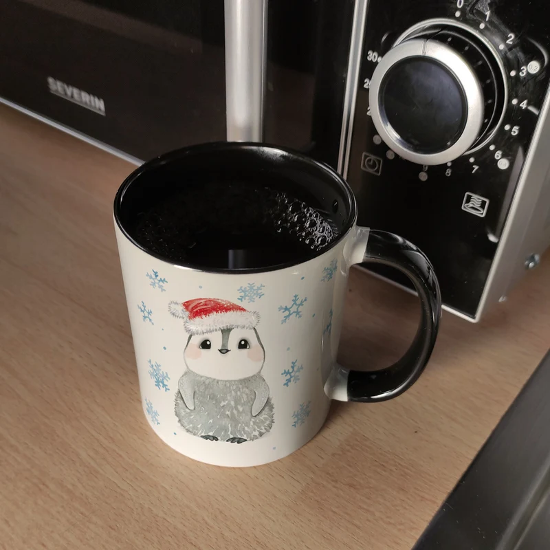 Pinguin mit Weihnachtsmütze Kaffeebecher