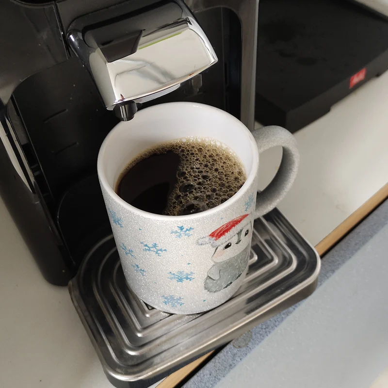Pinguin mit Weihnachtsmütze Kaffeebecher