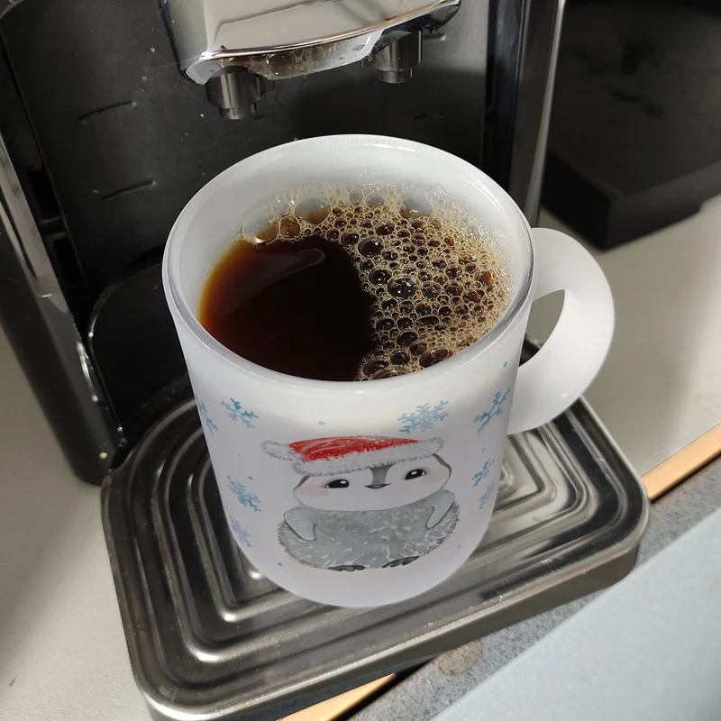Pinguin mit Weihnachtsmütze Kaffeebecher