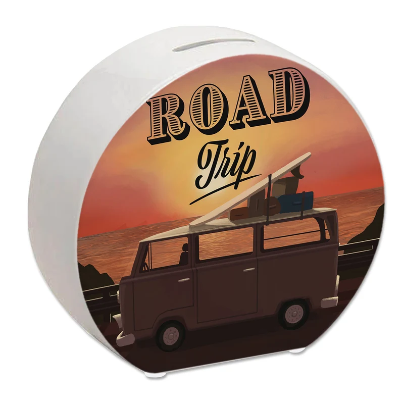 Spardose für einen Road Trip mit Retro Campingbus und Sonnenuntergang als Motiv