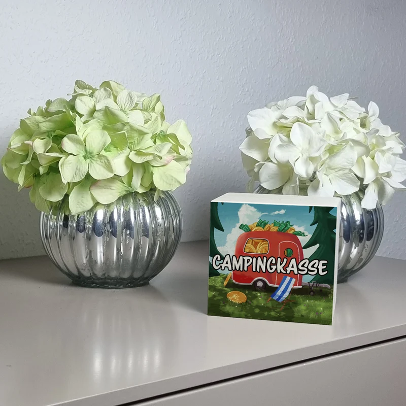 Spardose aus Keramik mit Camper Motiv und Text - Wohnwagen im Wald Campingkasse