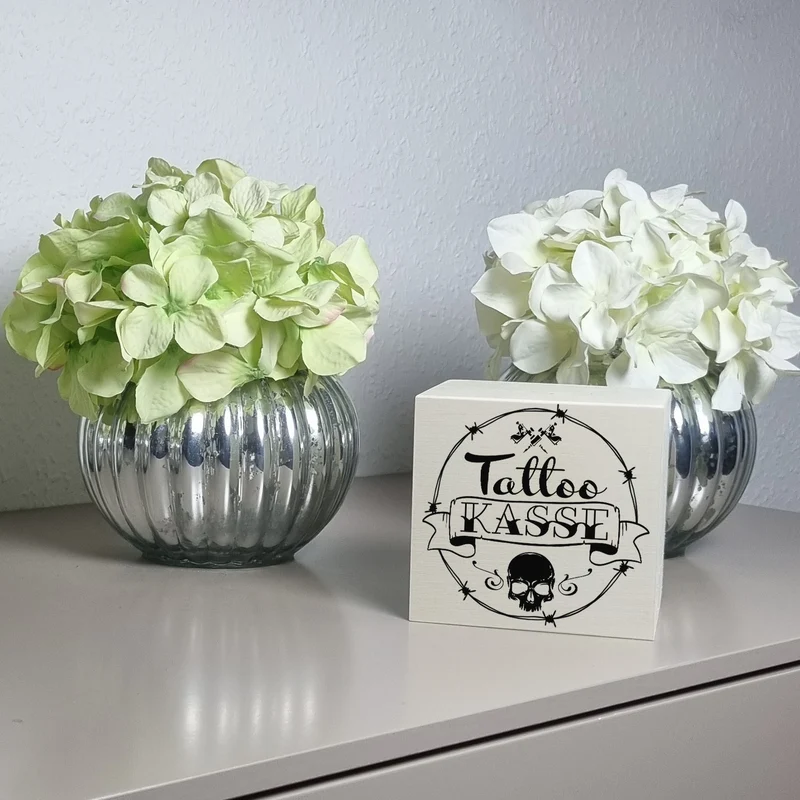 Spardose aus Keramik mit coolen Tattoo-Motiven - Tattookasse