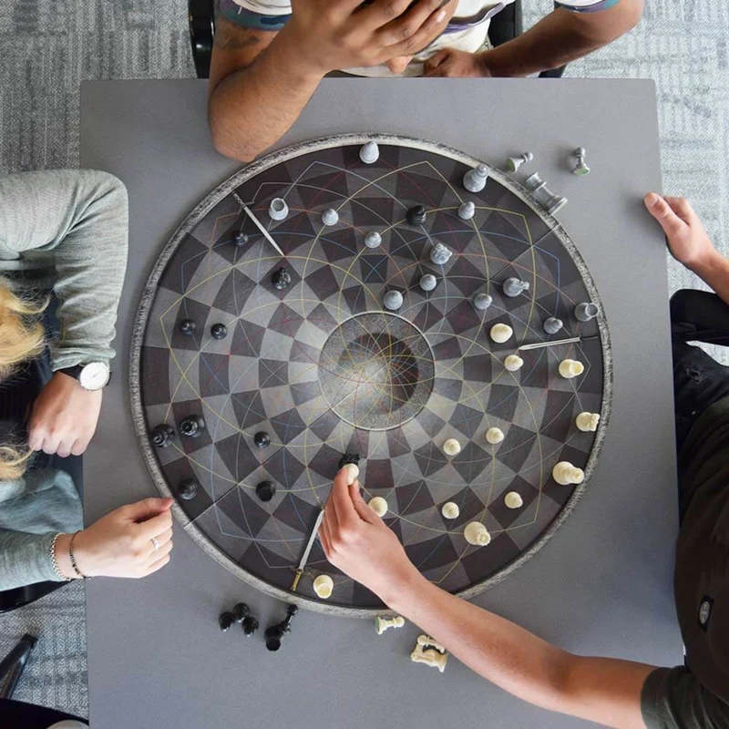 Schach für drei Schachspiel mit 48 Schachfiguren