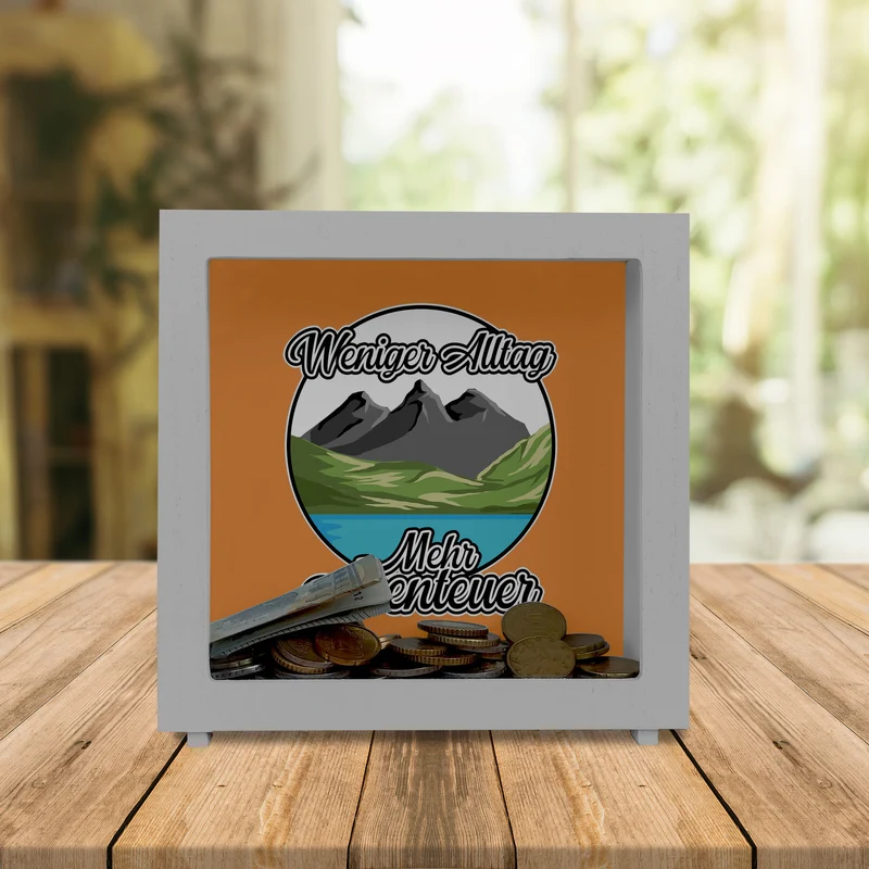 Berge und See Spardose mit Spruch Weniger Alltag mehr Abenteuer