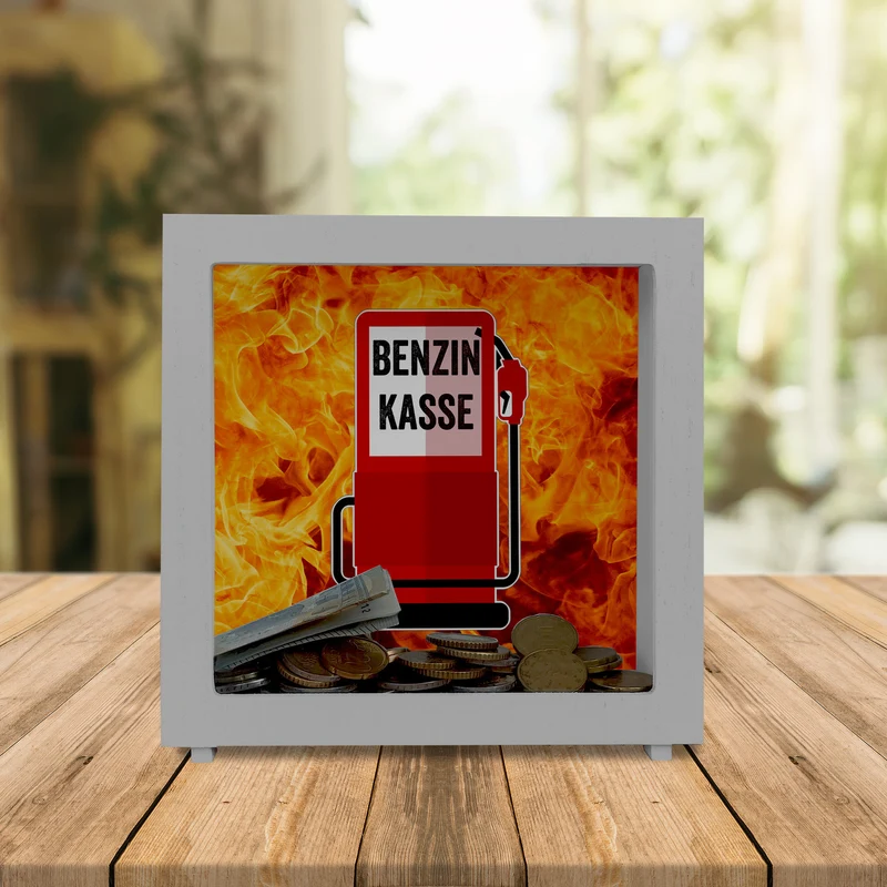 Benzinkasse Zapfsäule Spardose mit grauem Hintergrund