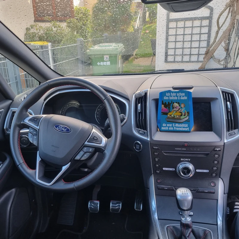 Boxauto als E-Auto Parkscheibe mit Spruch zu E-Mobilität in blau