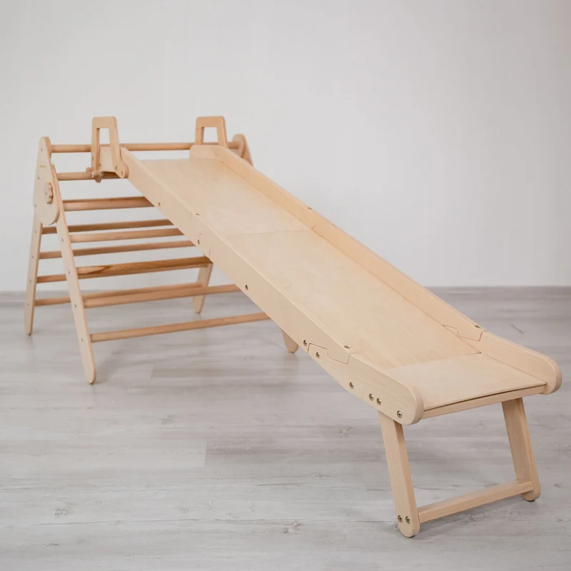 Kletterdreieck mit Rutsche