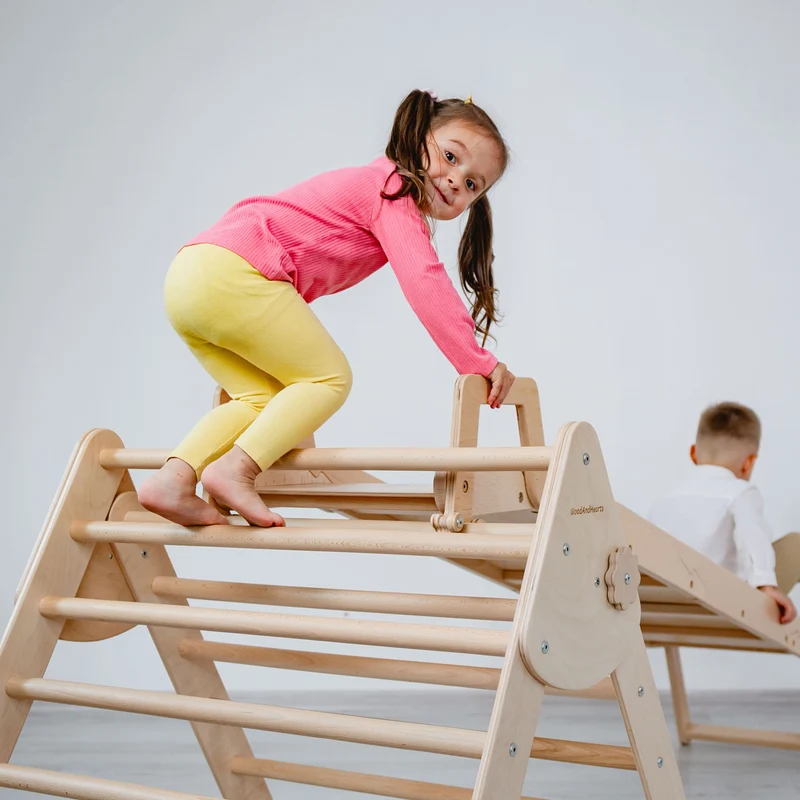Kletterdreieck mit Rutsche