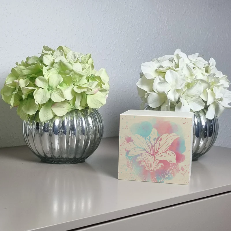 Spardose mit Blumenmotiv in Wasserfarbenoptik