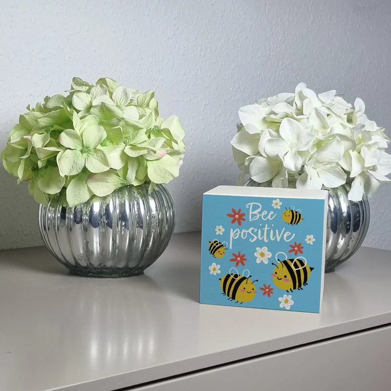 Bee positive Spardose mit süßen Bienen