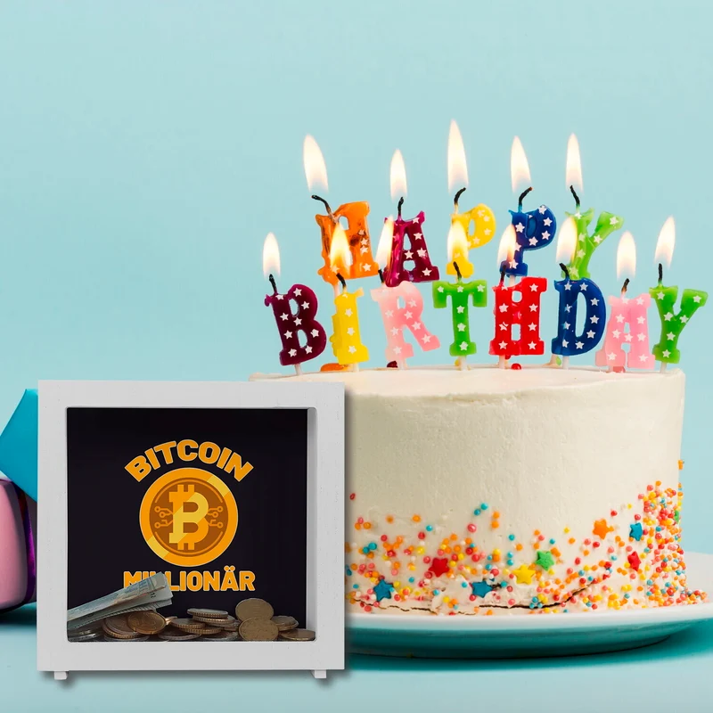 Bitcoin Millionär Spardose mit grünem Hintergrund und Kryptowährung