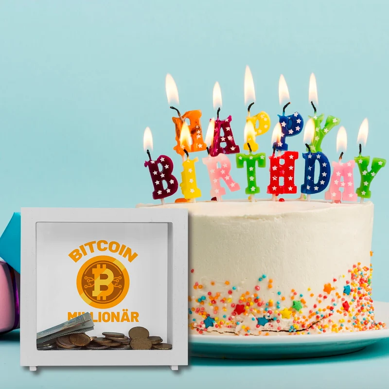 Bitcoin Millionär Spardose mit grünem Hintergrund und Kryptowährung