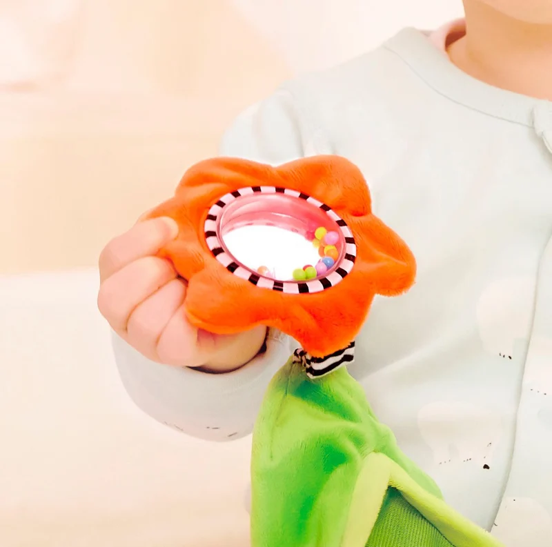 Sinnesspielzeug Kleine Erbsen-Freunde – Greifen, Schütteln & Erforschen