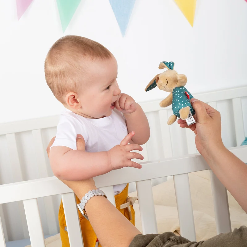 Greifling Hase Grün – Rassel für Babys ab 3 Monaten