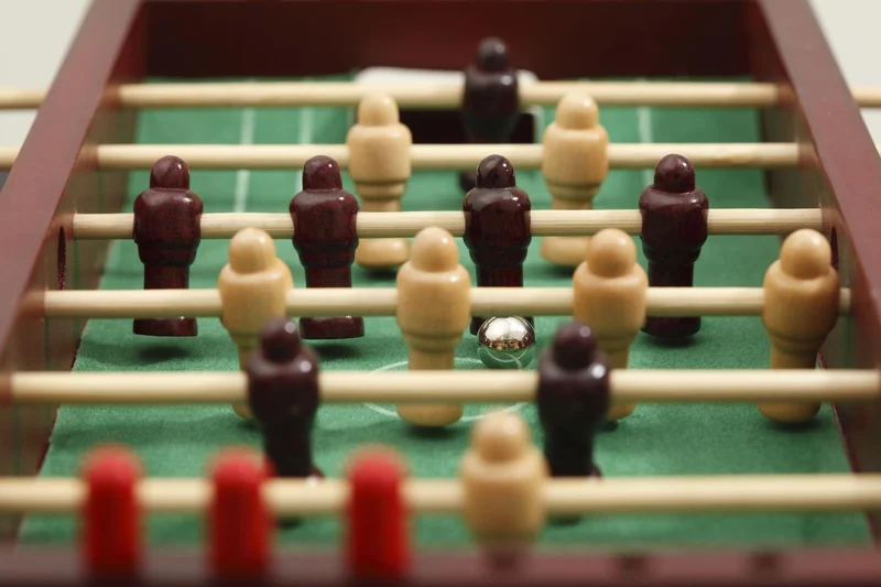 Mini Kicker Tischfußball aus Holz – Philos