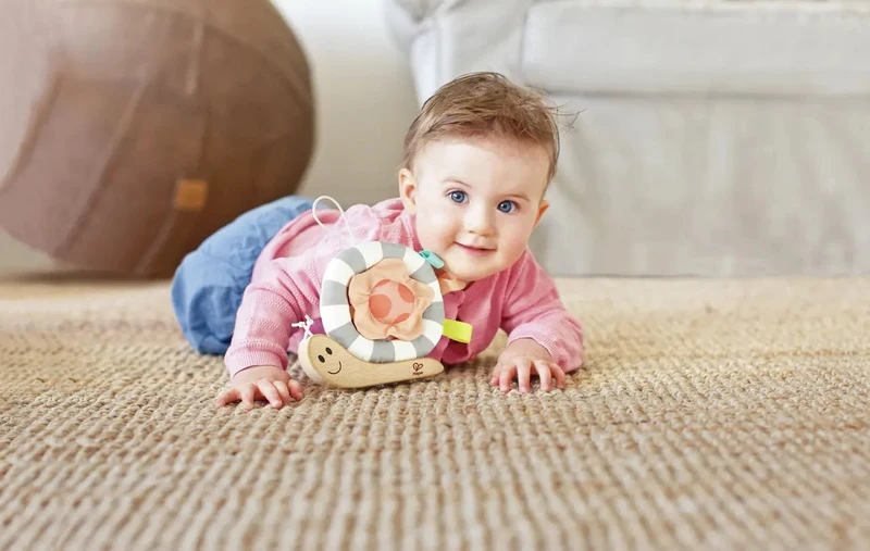 Hape Hängeschnecke Hedi – Baby-Hängespielzeug