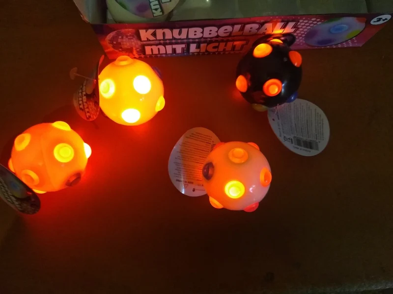 Knubbelball mit Licht-Effekt